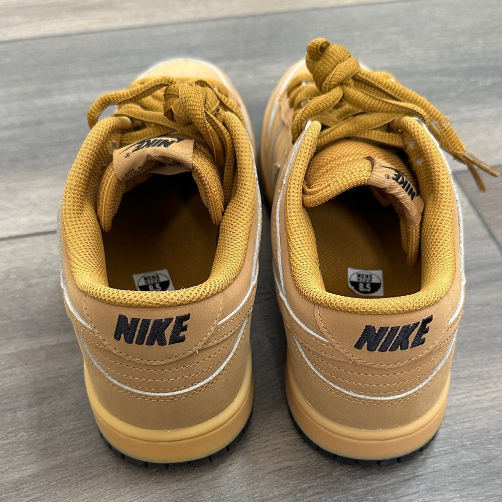 Nike Dunk Low Retro Sneakers - Picture 3 of 4